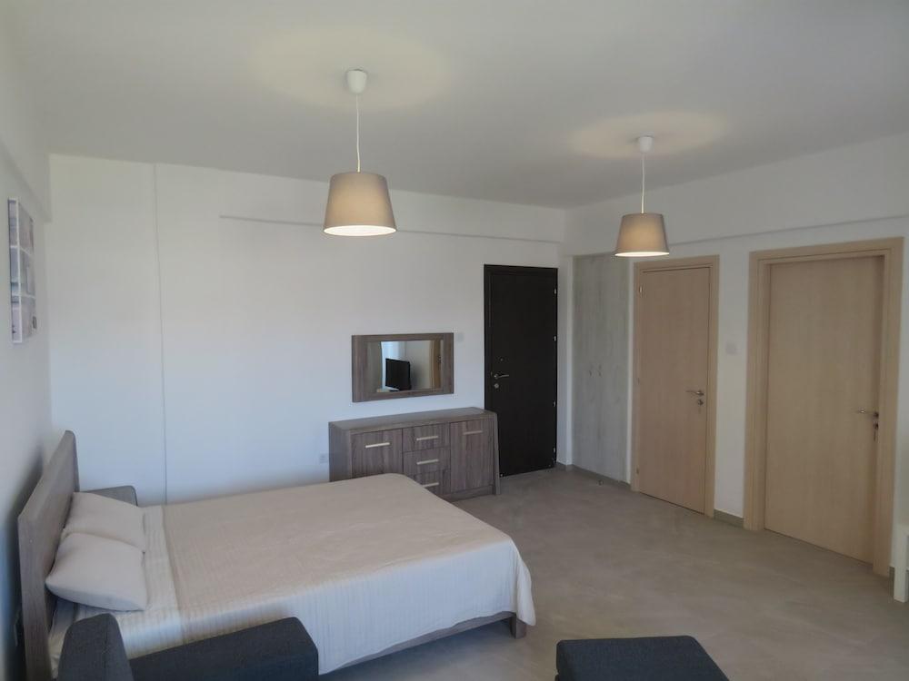 Polyxeni Hotel Apartments Lemesós Eksteriør bilde